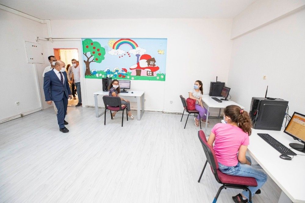 İzmir'de belediye 'EBA' okulları açıyor