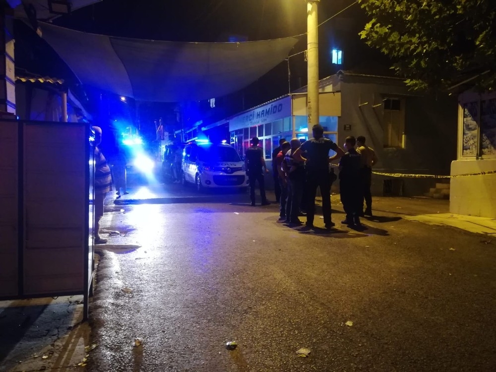 İzmir'de iki grup arasında silahlı kavga: 1 ölü, 3 yaralı