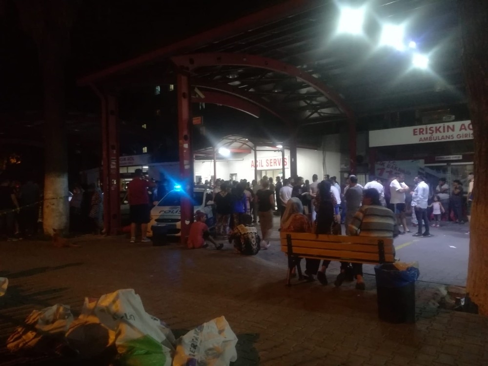 İzmir'de iki grup arasında silahlı kavga: 1 ölü, 3 yaralı