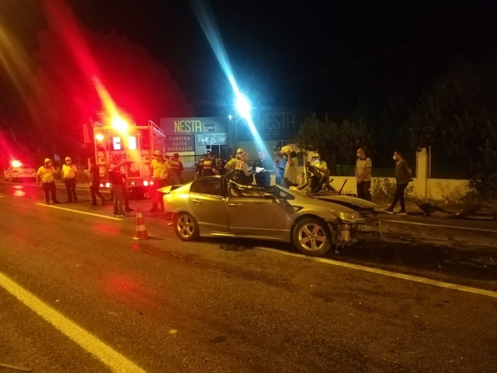 İzmir'de korkunç kaza: 2 genç öldü