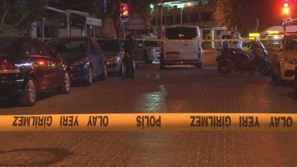 İzmir'de taksi durağında silahlı kavga