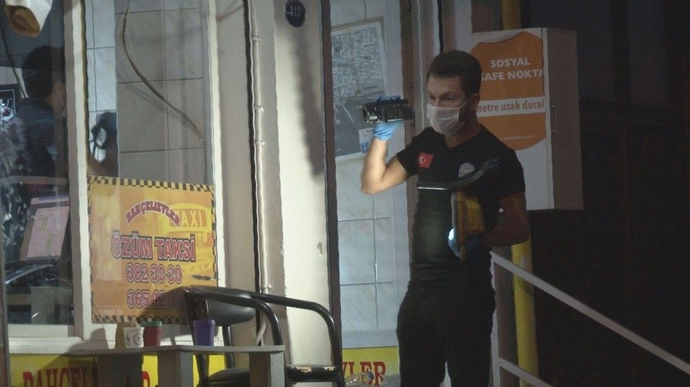 İzmir'de taksi durağında silahlı kavga