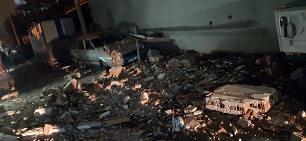 İzmir'de tüp bomba gibi patladı