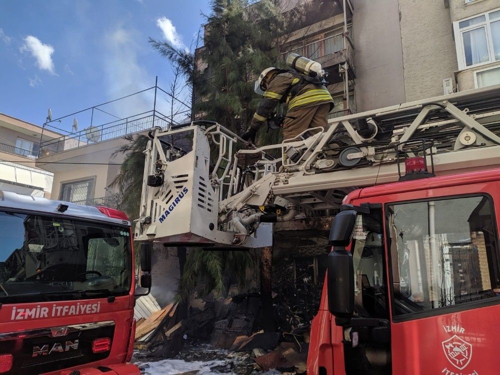 Dehşet dakikaları! Kafe yangını kamerada