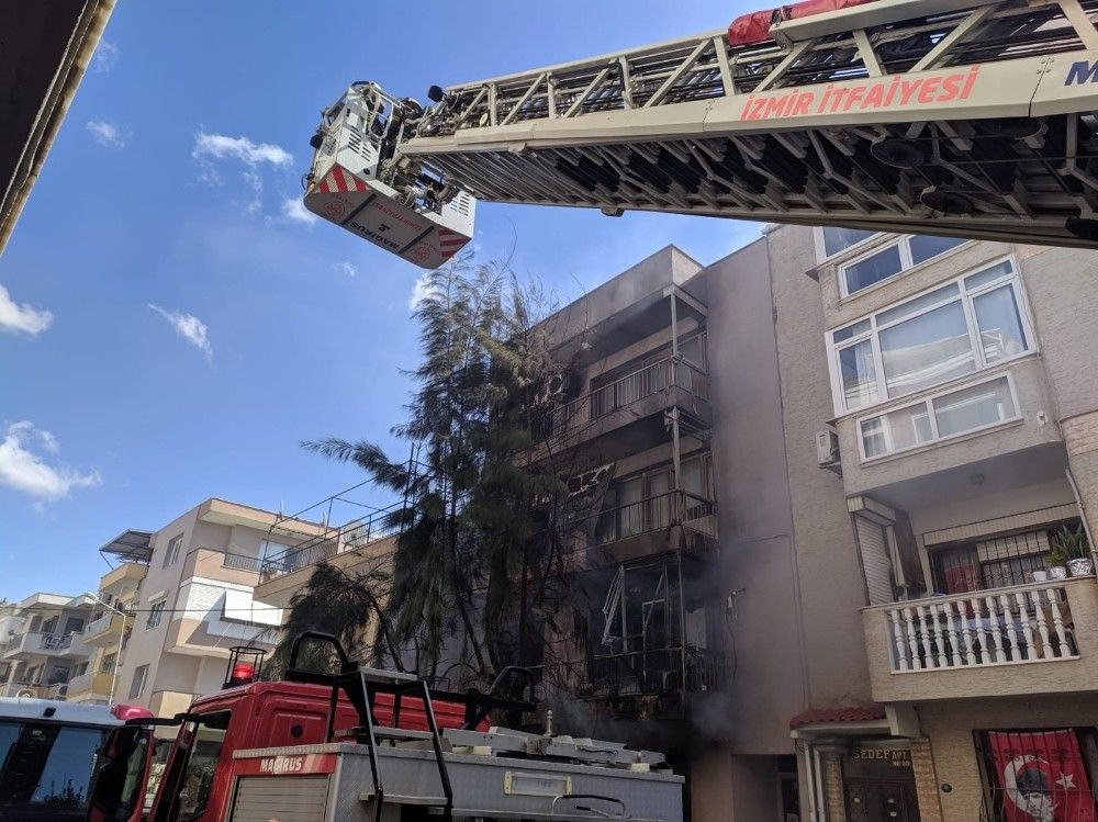 Dehşet dakikaları! Kafe yangını kamerada