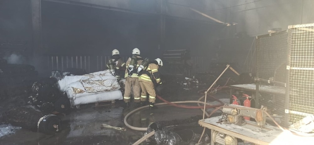 İzmir'deki fabrika yangını kontrol altına alındı
