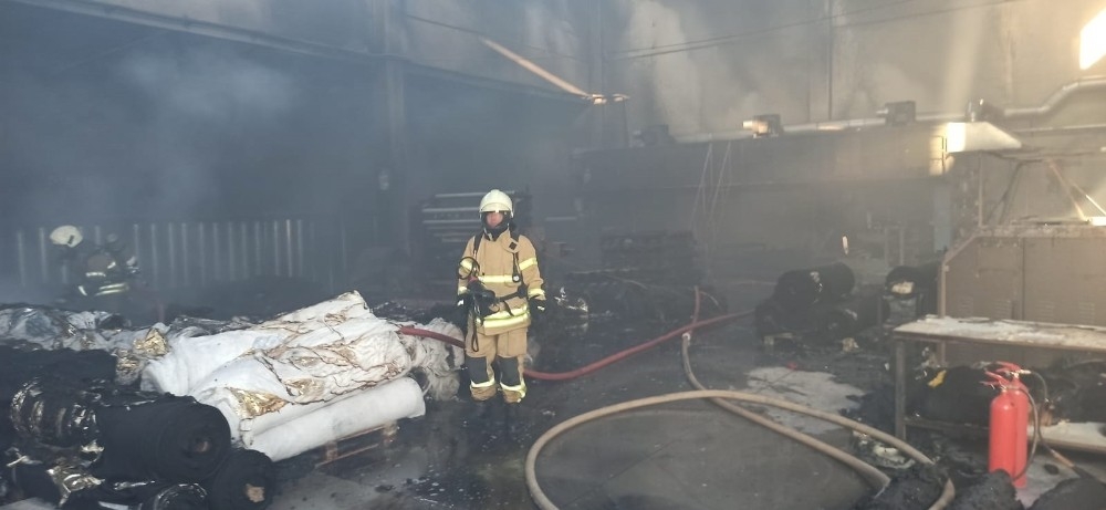 İzmir'deki fabrika yangını kontrol altına alındı