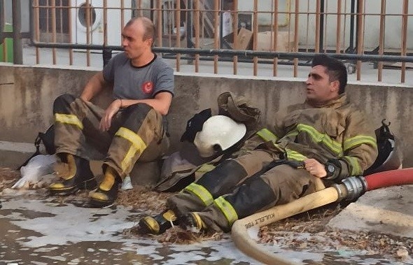 İzmir'deki fabrika yangını kontrol altına alındı