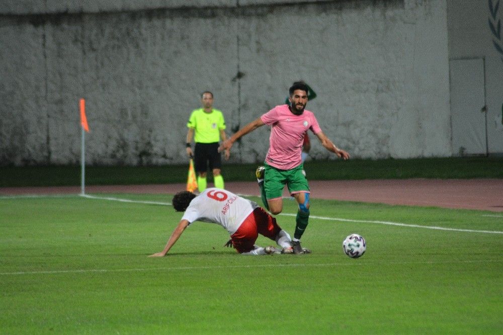 Karşıyaka deplasmandan 3 puan çıkardı