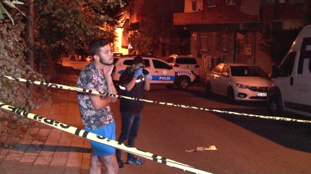 Kendisine yan bakan kişiye kurşun yağdırdı