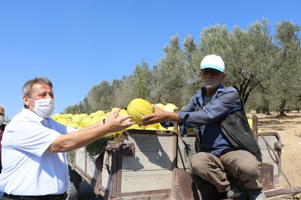 Kırkağaç çiftçisinin yol sorunu tarih oldu