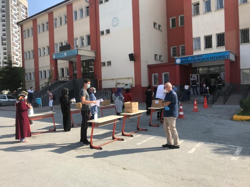 KPSS sınavı korona virüs tedbirleri ile başladı