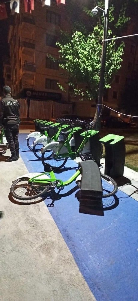 Magandalar akıllı bisikletlere saldırdı