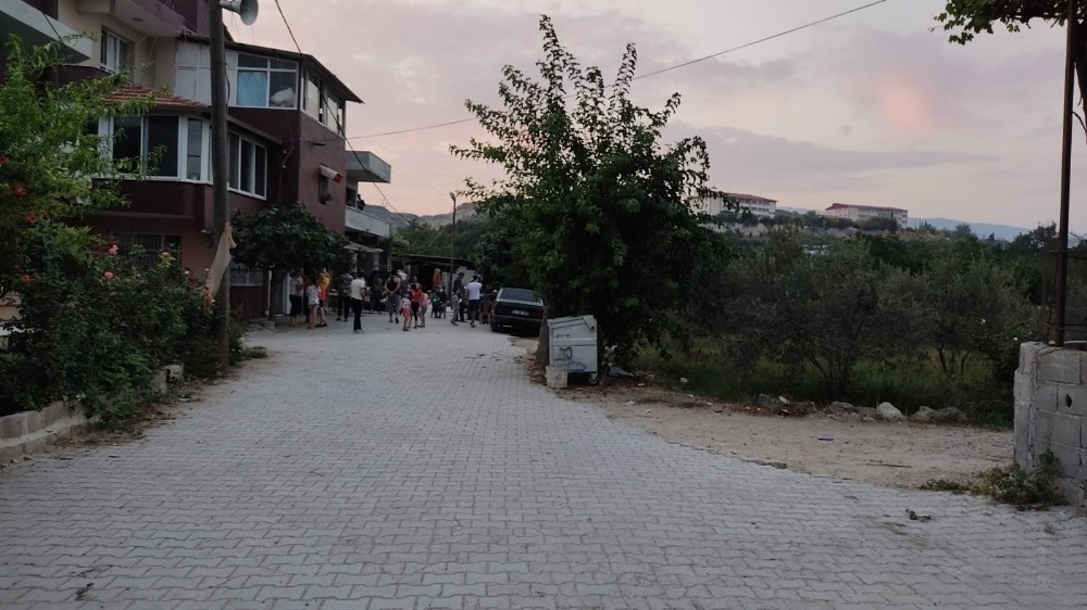 Mahalle yolsuz kaldı