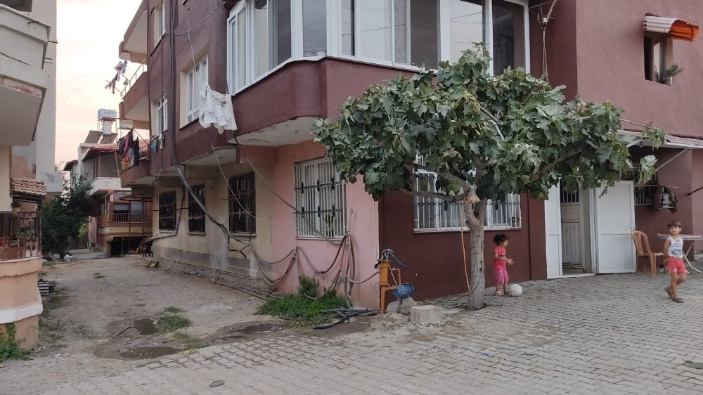 Mahalle yolsuz kaldı