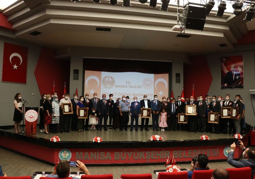Manisa'da 'Devlet Övünç Madalyası ve Berat Tevcih Töreni' düzenlendi