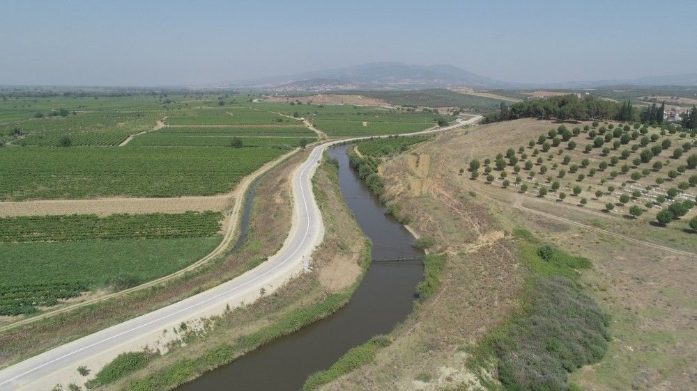 Manisa'nın dört yanında yol çalışması