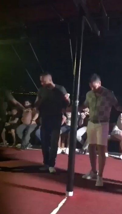 Maske ve sosyal mesafesiz tekne turu