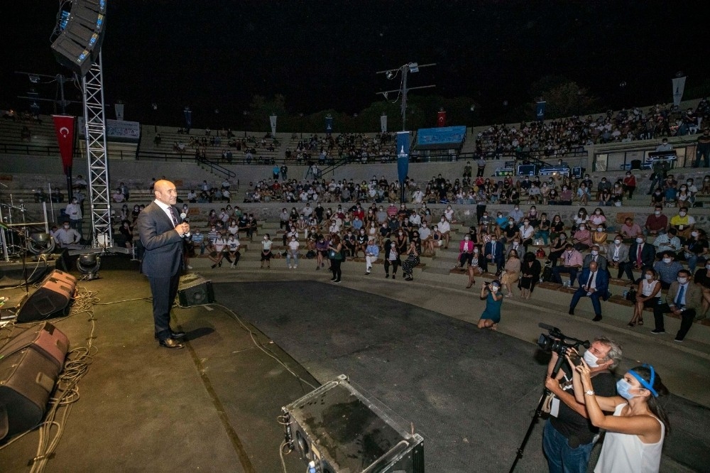 Mor ve Ötesi'nden İEF'de senfonik rock konseri