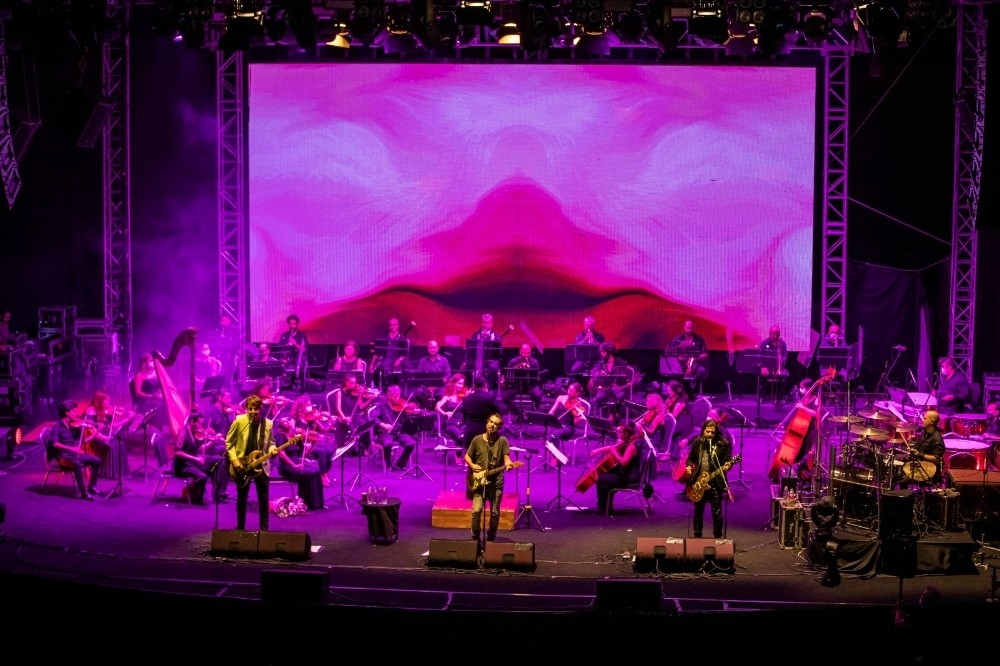 Mor ve Ötesi'nden İEF'de senfonik rock konseri