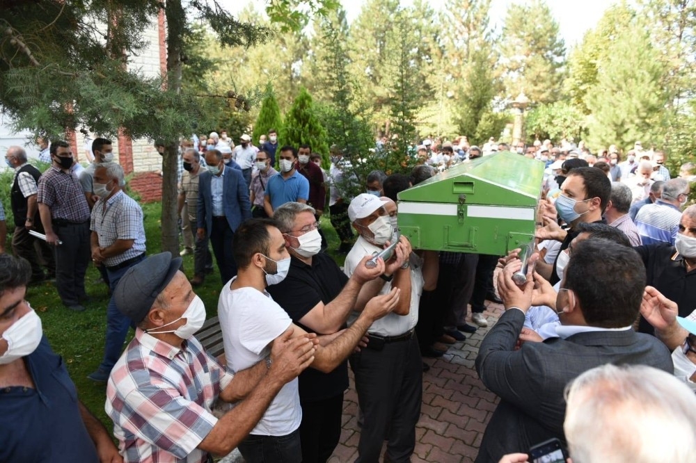 Öğrencisini kurtarmak isterken boğulan imama son veda