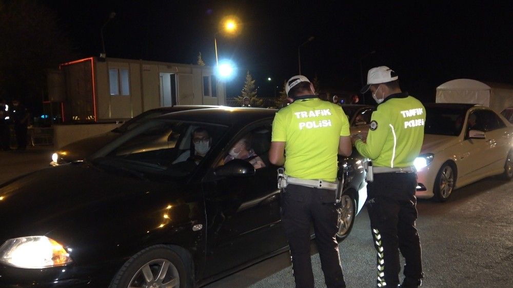 Otobüsler tek tek duruluyor