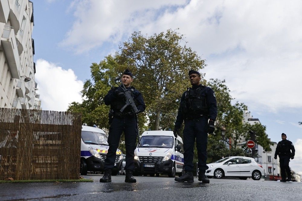 Paris'te satırlı saldırı