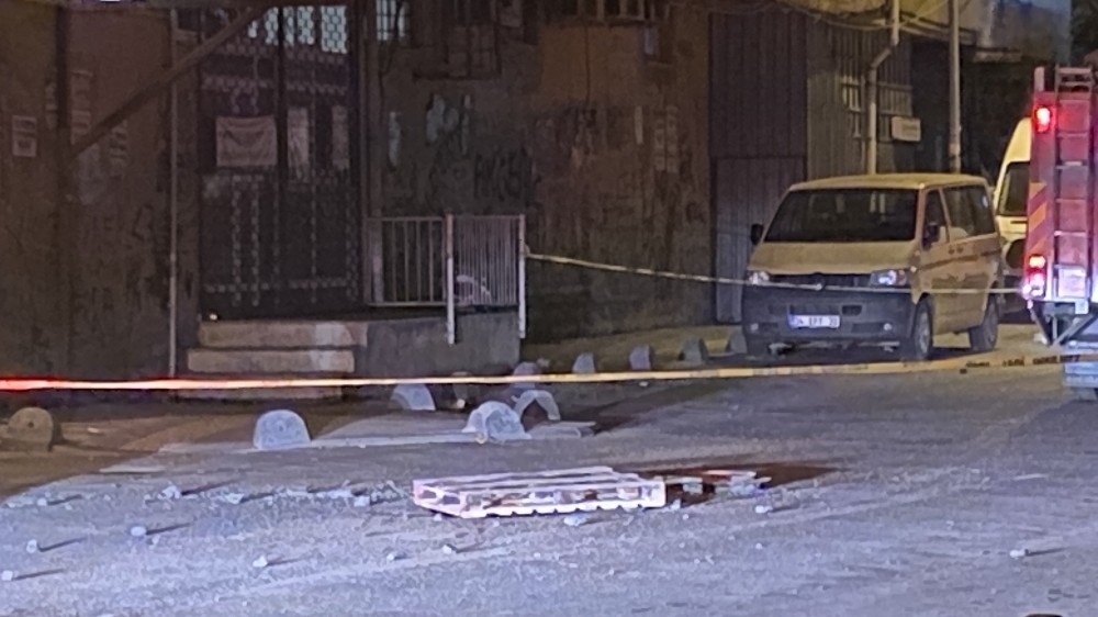 Patlama: Mahalleli sokağa döküldü