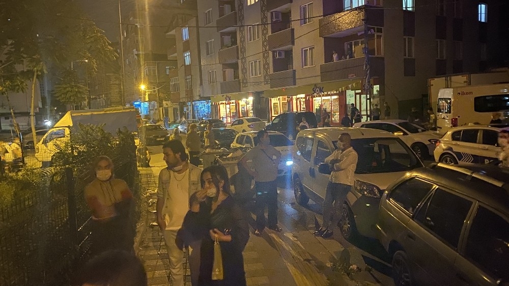 Patlama: Mahalleli sokağa döküldü