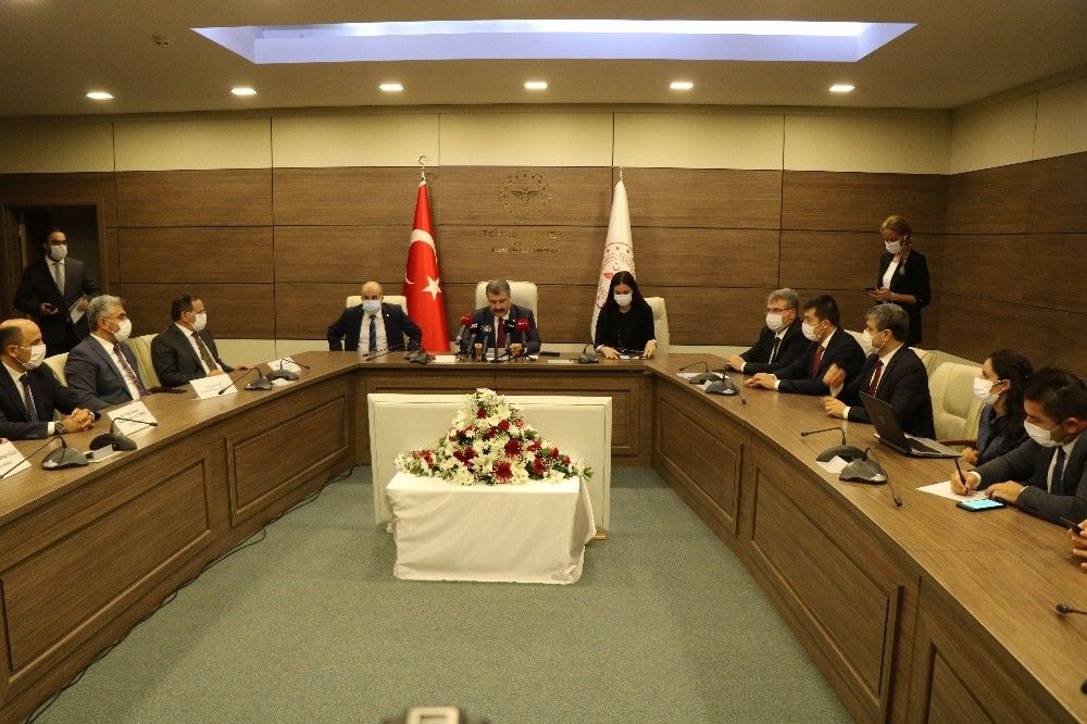 Sağlık Bakanı Koca: "Karşımızda artık 2 virüs var"