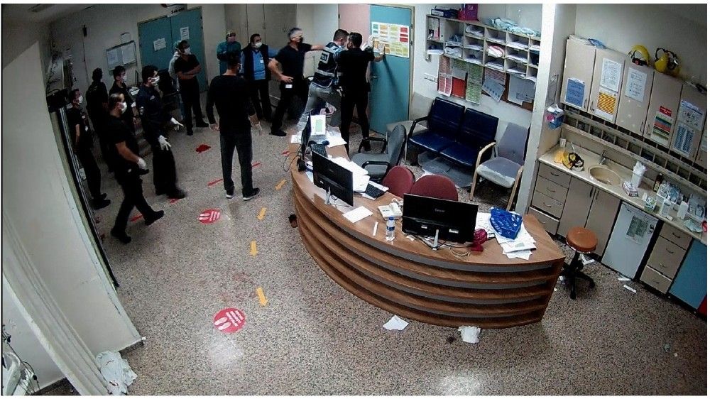 Sağlık çalışanlarına saldırı anının yeni fotoğrafları