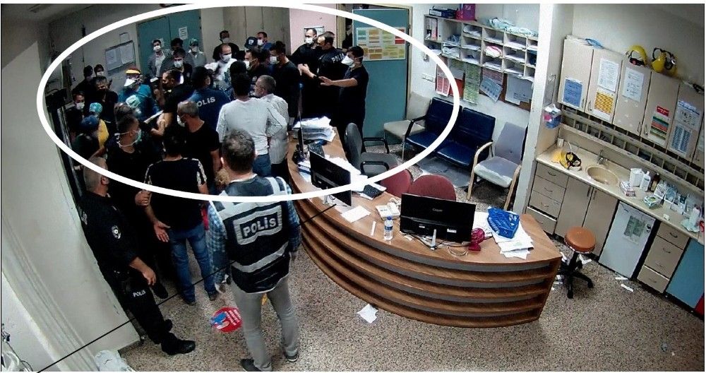 Sağlık çalışanlarına saldırı anının yeni fotoğrafları