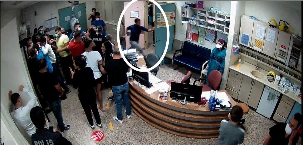 Sağlık çalışanlarına saldırı anının yeni fotoğrafları