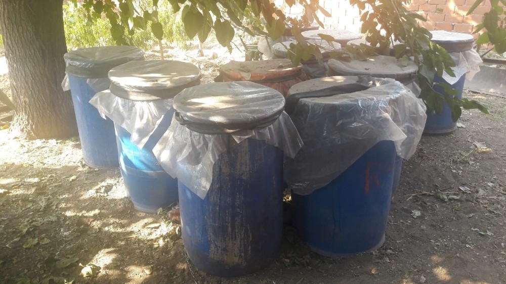 Su şişelerinden kaçak rakı çıktı
