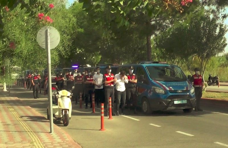 Tatilcileri sahte siteyle 20 milyon dolandırdılar