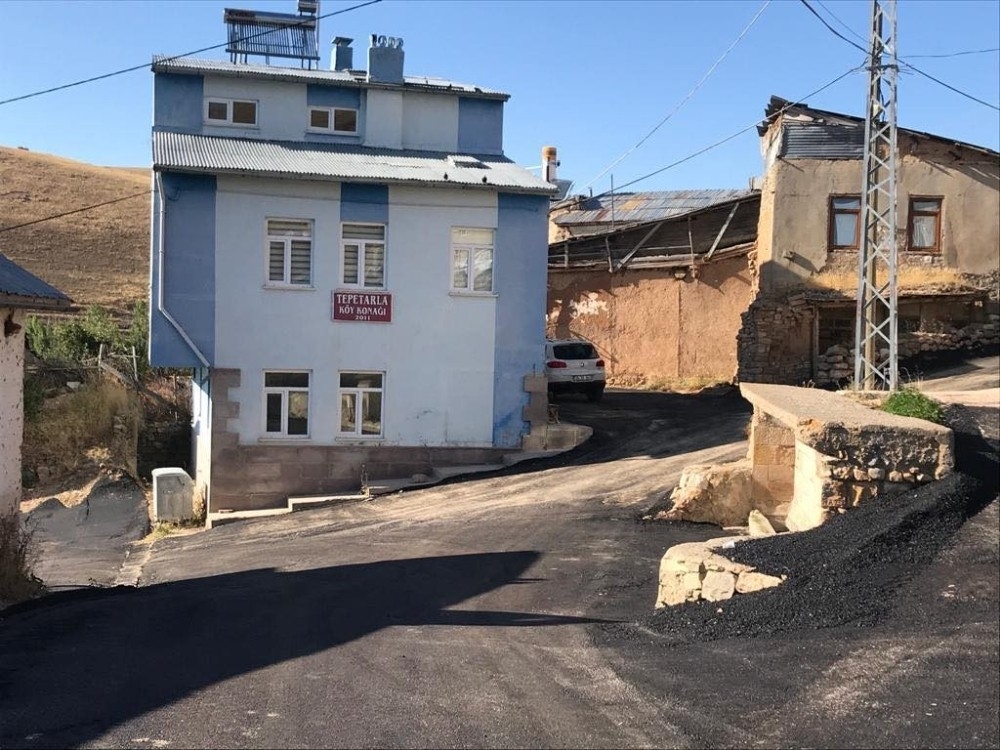 Tepetarla köyü ilk kez asfalt gördü