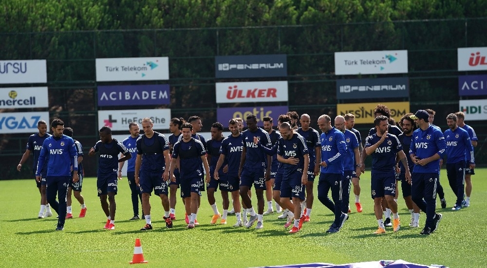 Tisserand, Fenerbahçe'de ilk antrenmanına çıktı