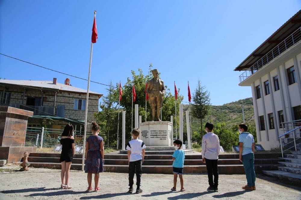 Tunceli'de şehit edilen 6 öğretmen unutulmadı