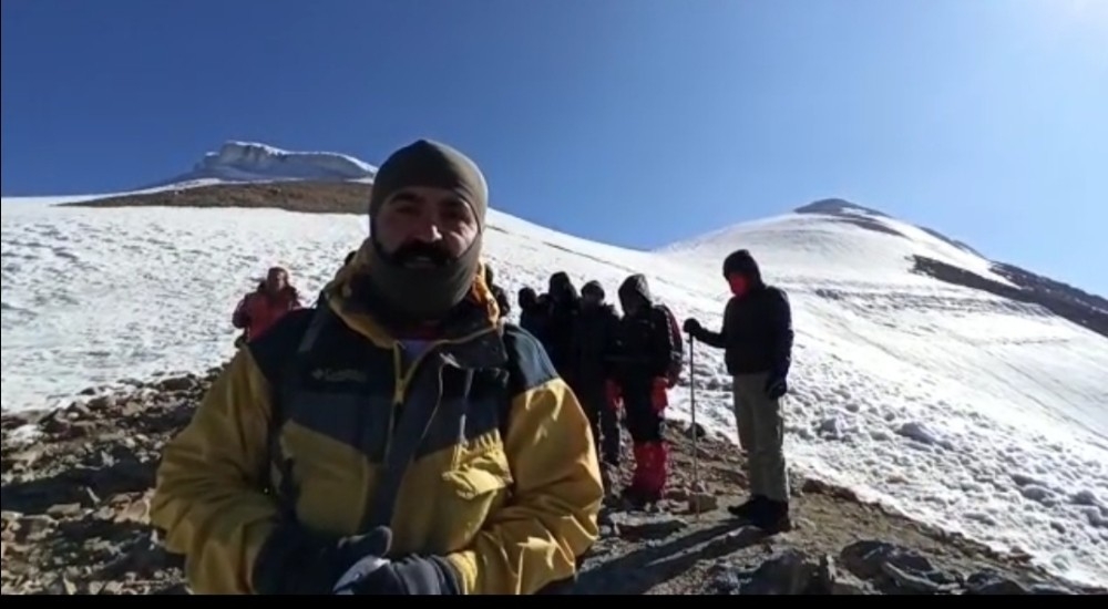 Vanlı dağcıların Ağrı Dağı'nda çöp tepkisi