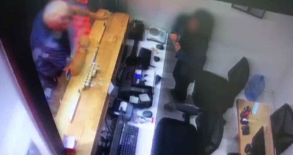 Yaşlı adam döviz bürosuna 100 bin TL'lik sahte altın sattı