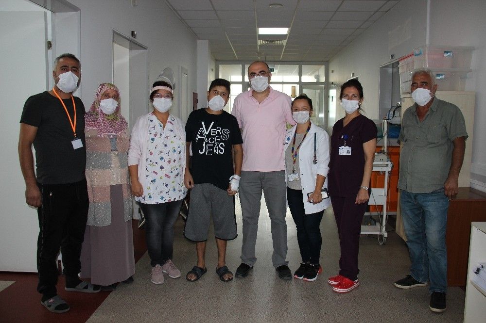 16 yaşındaki Taner, annesinin böbreğiyle hayata tutundu