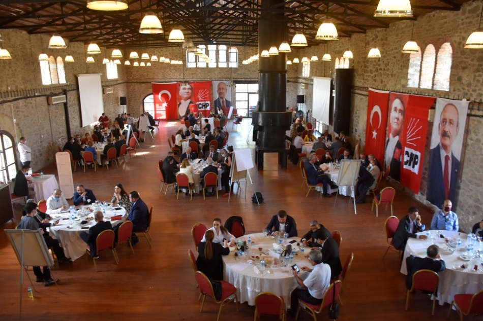 CHP'den, İzmir'de 'daha iyi hizmet' çalıştayı