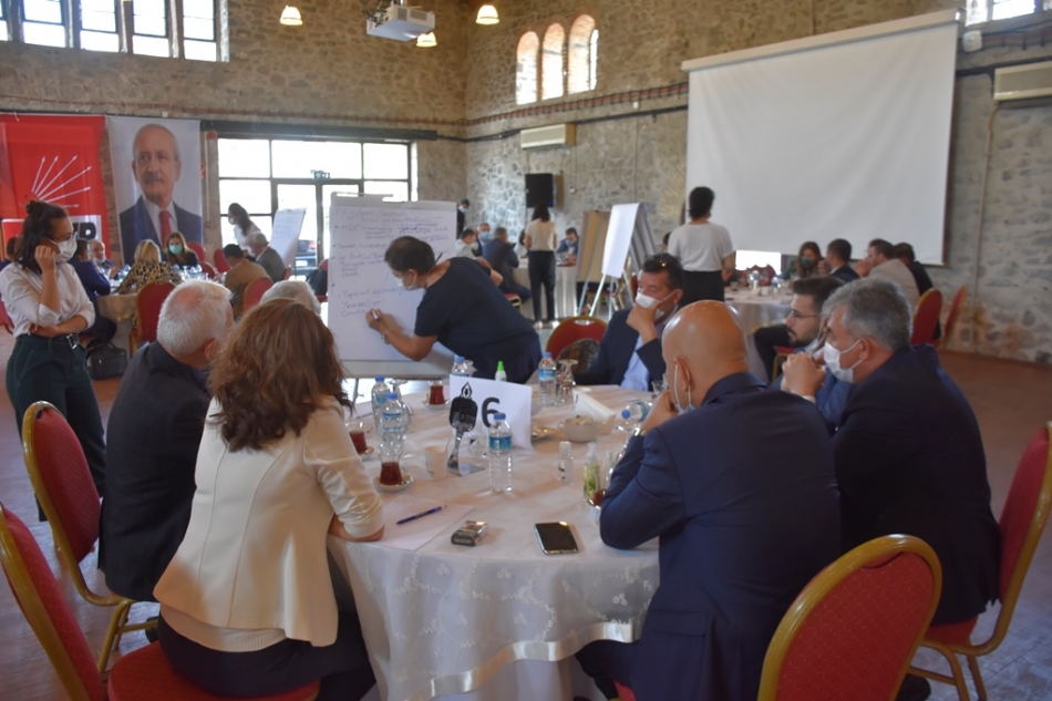 CHP'den, İzmir'de 'daha iyi hizmet' çalıştayı