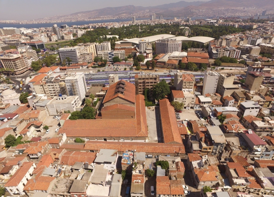 İzmir'e iki 'tarihi' dokunuş