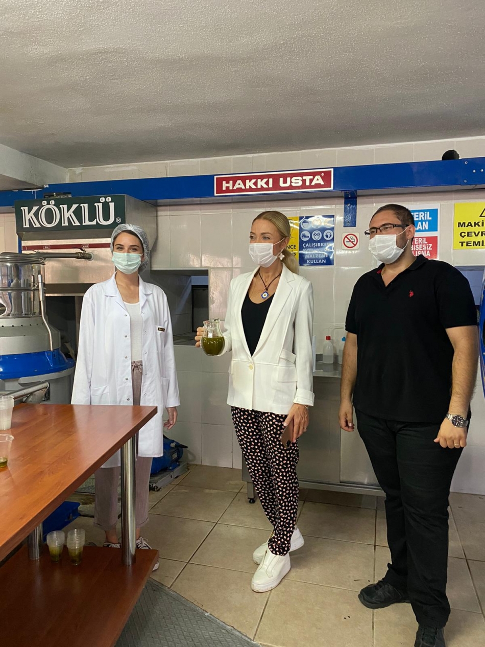 Bakan eşi, şifa niyetine zeytinyağı içti