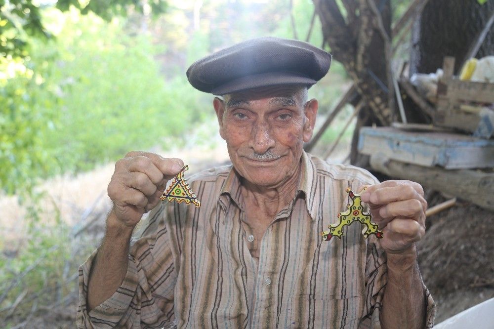 80 yıldır kulakların pasını siliyor