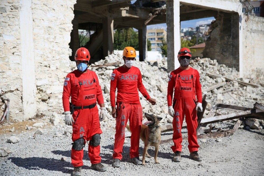 AKUT Kuşadası TARİŞ Alanı'nda tatbikat yaptı
