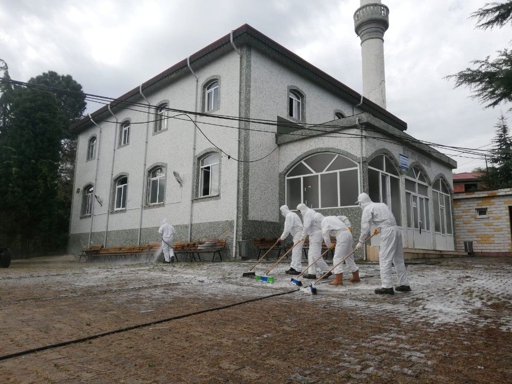 Altınordu'da sokak ve caddeler temizlenip dezenfekte ediliyor