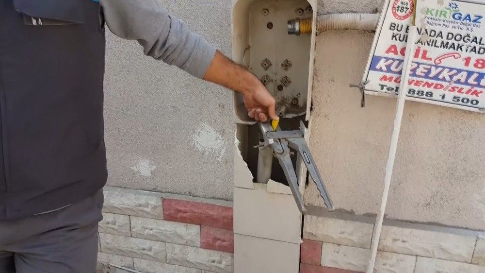 Apartman girişindeki doğalgaz vanası kırıldı: 1 zehirlenme