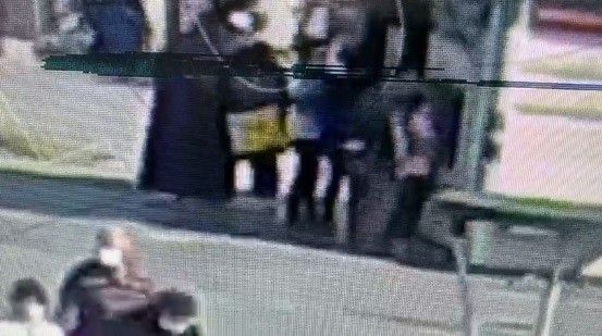 ATM tacizcisi polise kafa attı